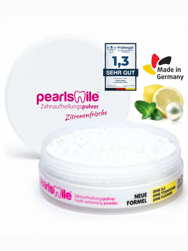 Image of a PearlSmile tooth whitening powder jar with a "Sehr Gut" label, "Made in Germany" label and a lemon, mint and pearl – depicting major taste and quality aspects of the product.